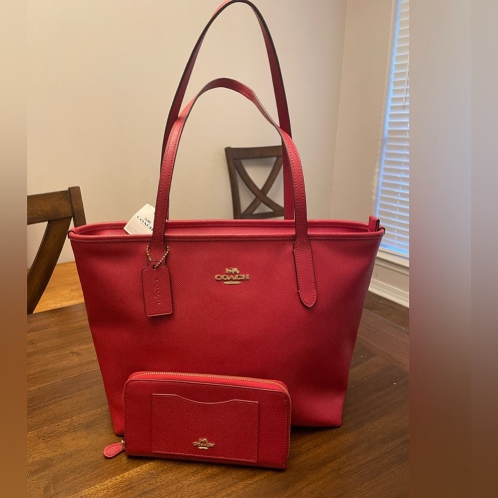NWT Coach tote and wallet set!
